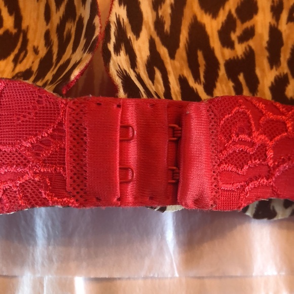 Victoria Secret Very Sexy Push Up Bra - 32B - $8 - Picture 4 of 5